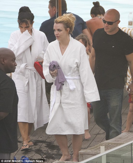 Everyone Wears A Robe......Even Brittany - 16 November 2011